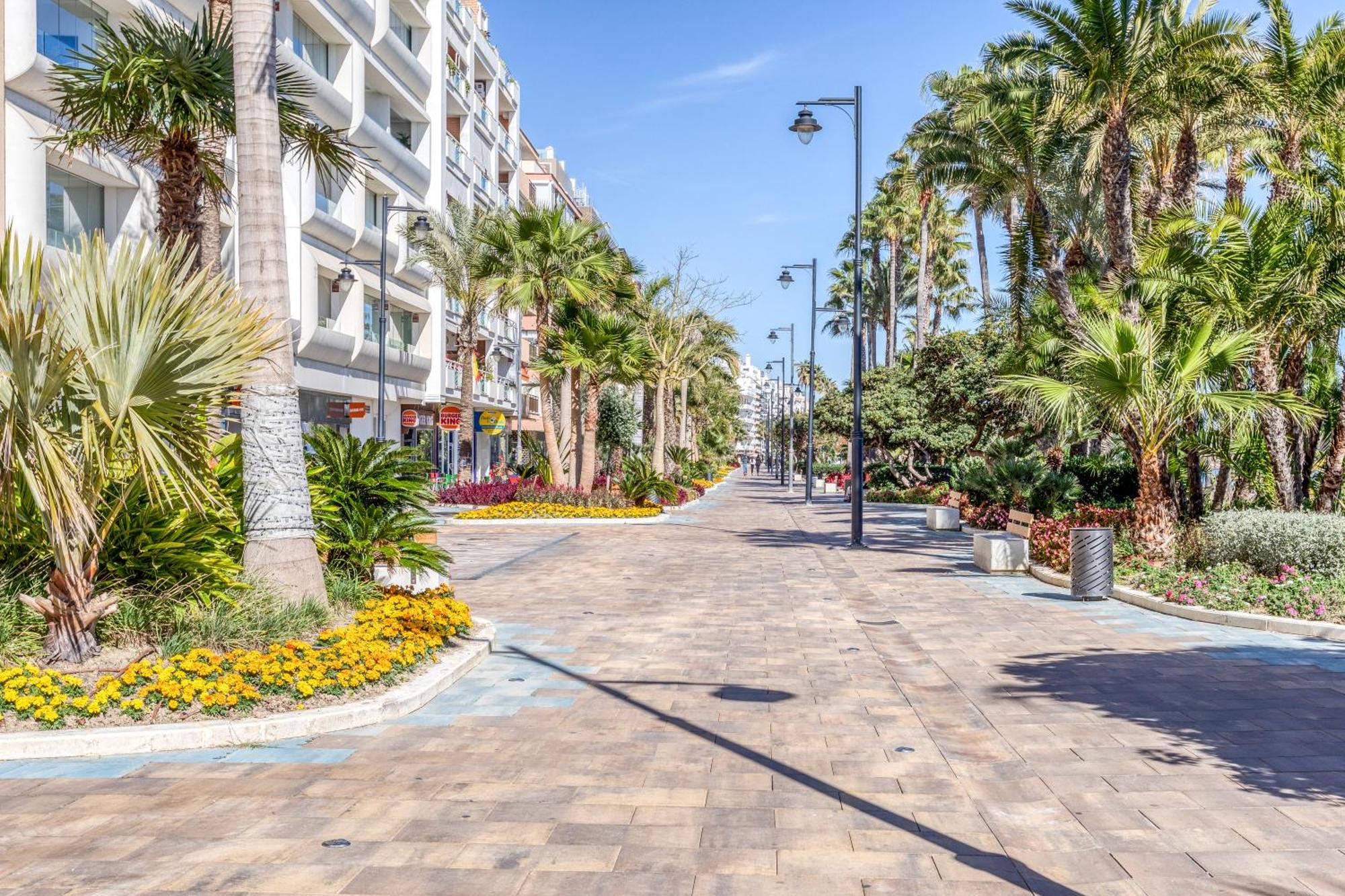Hanami Plaza Abc Estepona Luaran gambar